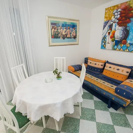 Marija Near Center Lejlighed *